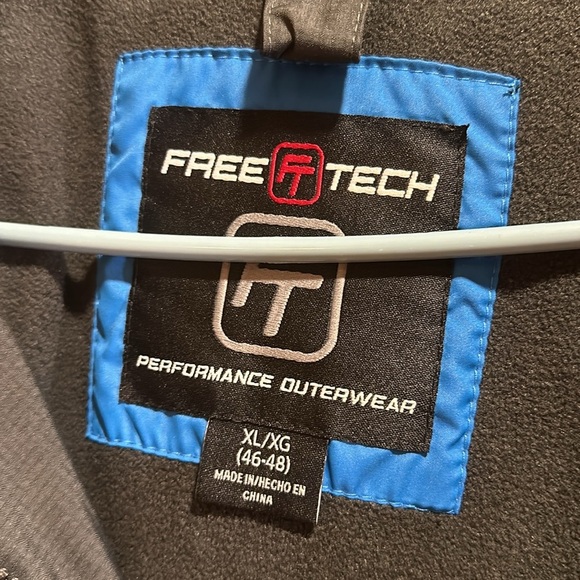 Free Tech warm hooded jacket size XL - Picture 2 of 7